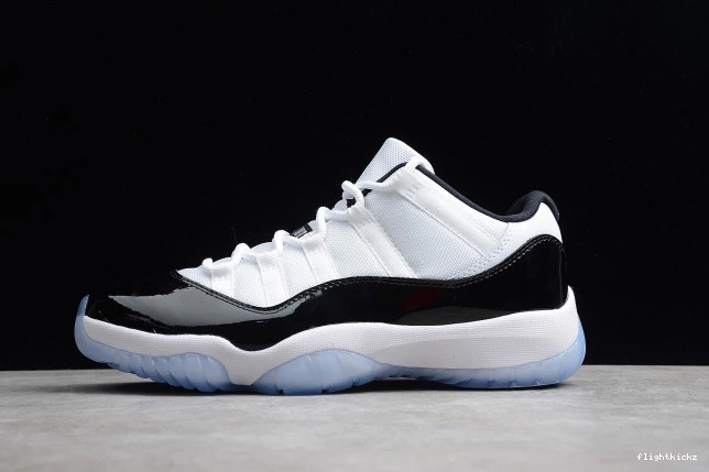 Air mens 11 Low Retro Black 